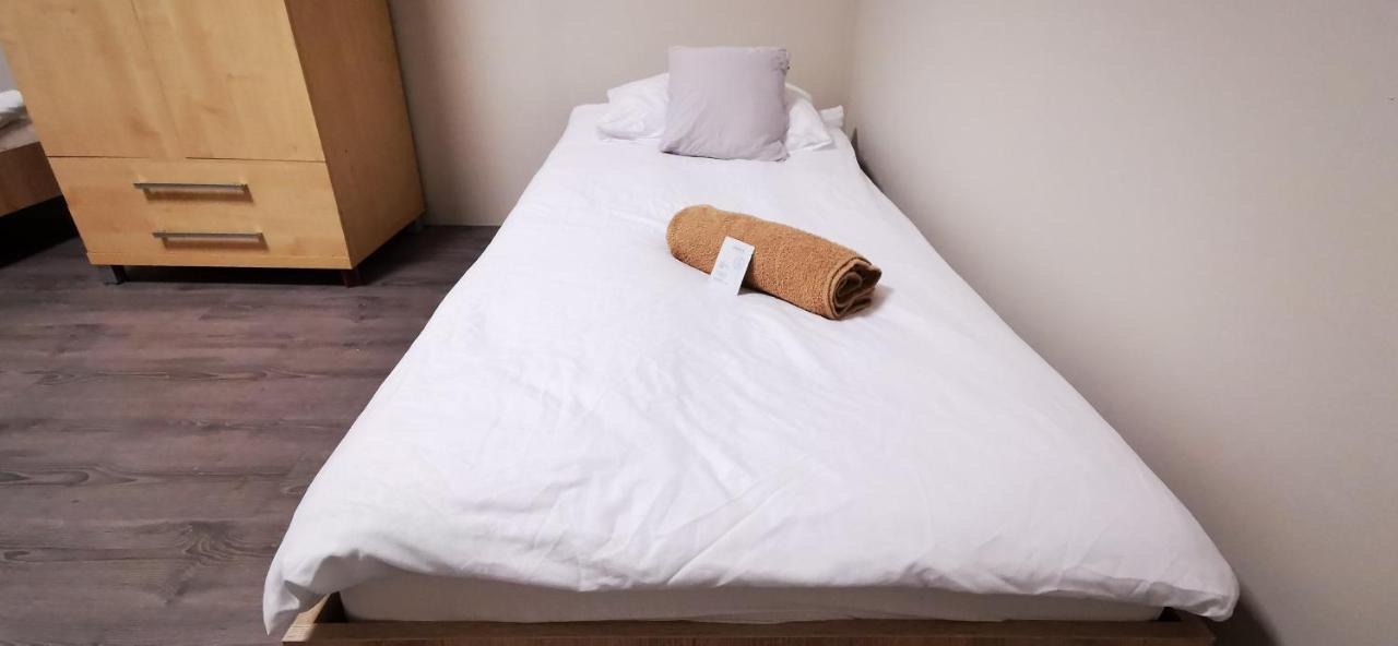Hostel Powstaniec Wola - Private Rooms Varşova Dış mekan fotoğraf