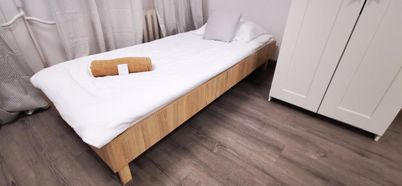 Hostel Powstaniec Wola - Private Rooms Varşova Dış mekan fotoğraf