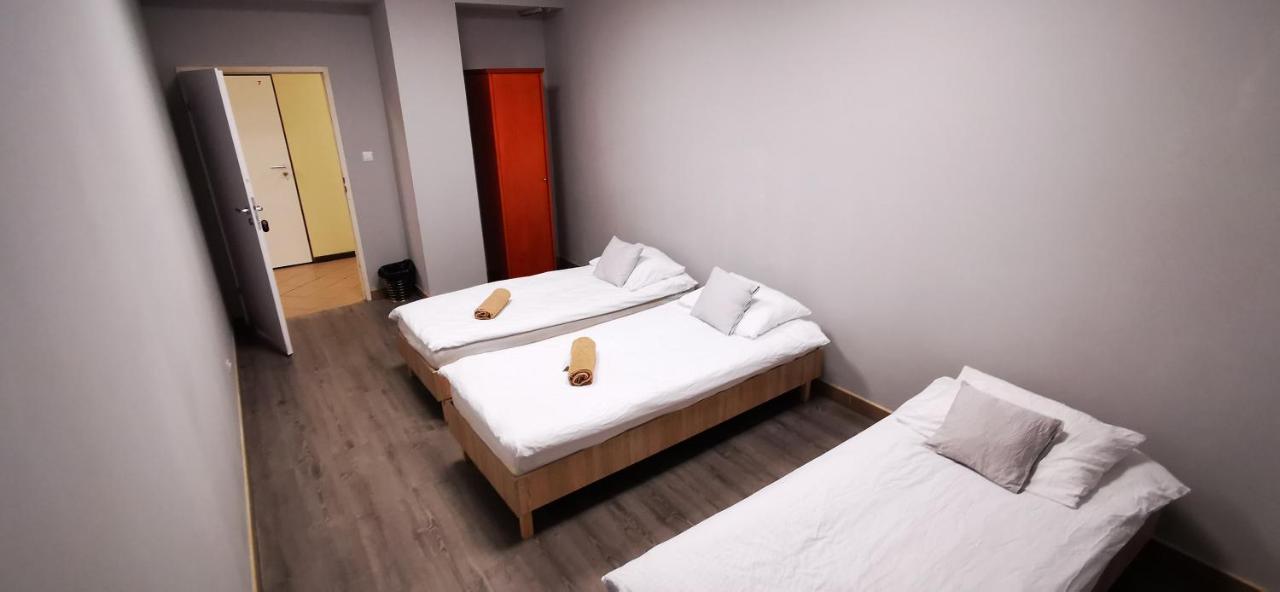 Hostel Powstaniec Wola - Private Rooms Varşova Dış mekan fotoğraf