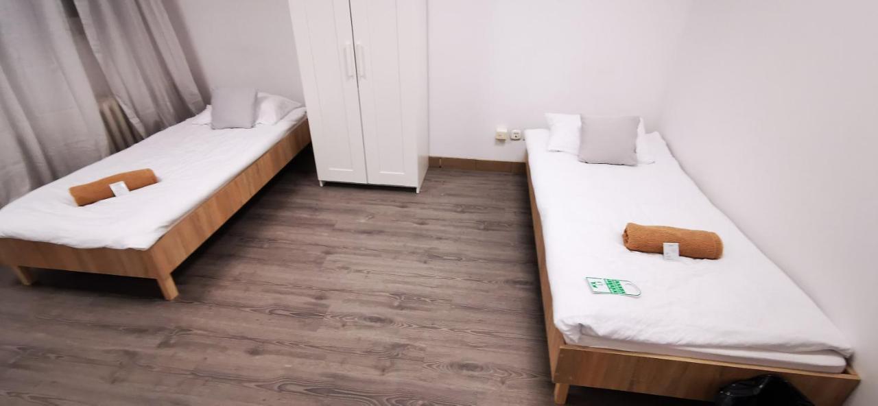 Hostel Powstaniec Wola - Private Rooms Varşova Dış mekan fotoğraf
