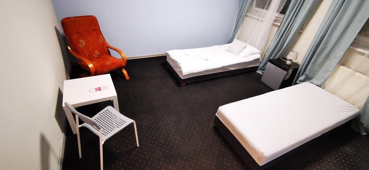 Hostel Powstaniec Wola - Private Rooms Varşova Dış mekan fotoğraf