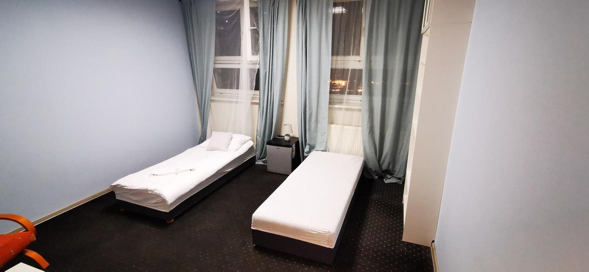 Hostel Powstaniec Wola - Private Rooms Varşova Dış mekan fotoğraf